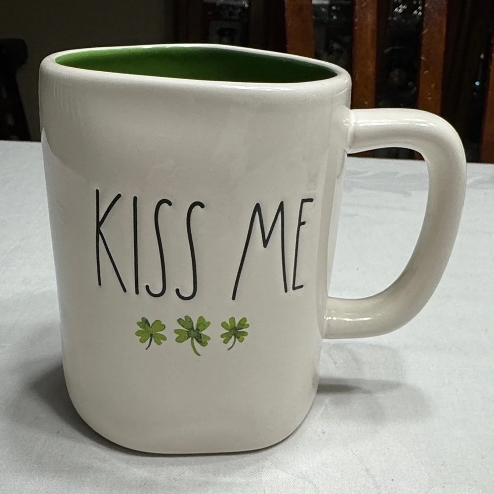 Rae Dunn Irish “KISS ME” Artisian Collection mug. 20oz. - Picture 1 of 4
